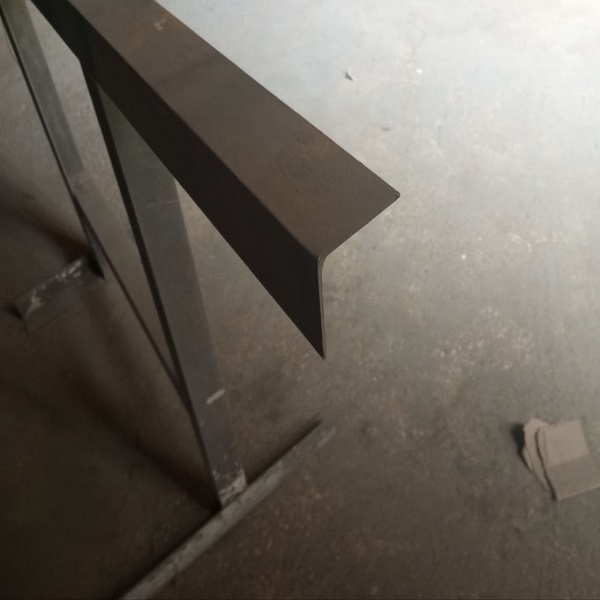 Уголок стальной